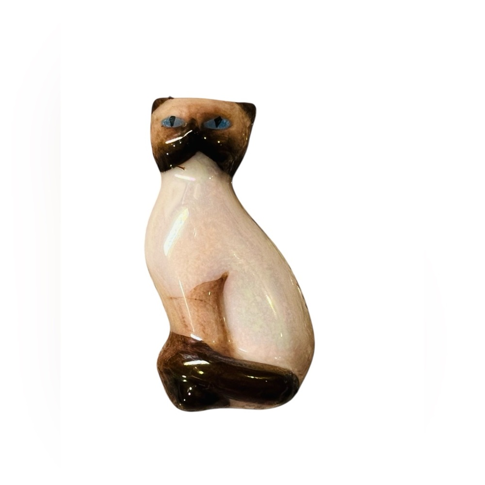 Vintage Avon Grumpy Siamese Cat Porcelain Brooch – Iridescent Glaze, 1970s